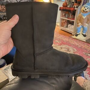 UGG Essential Short Boot Size 8.